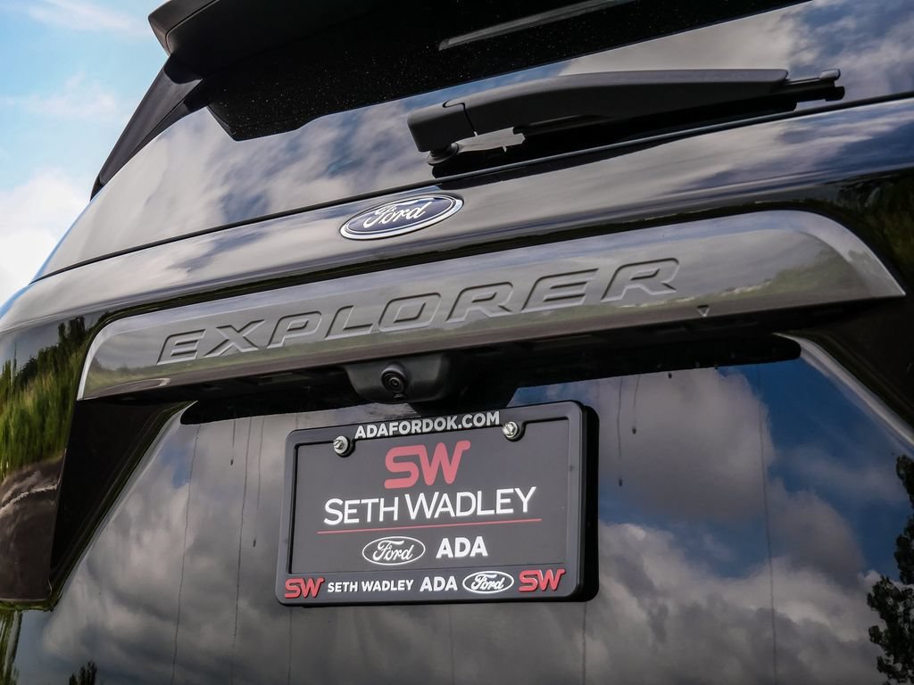 Used 2022 Ford Explorer XLT w/ Equipment Group 202A RWD image 10