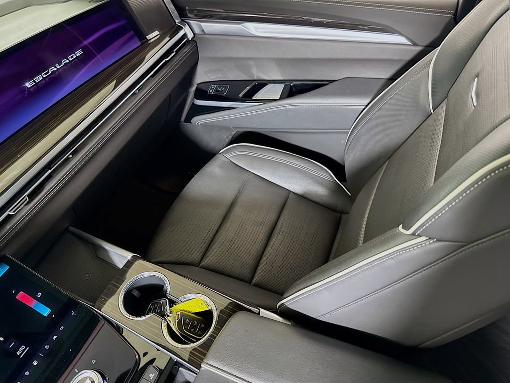 Certified 2025 Cadillac Escalade Premium Luxury AWD/4WD image 23