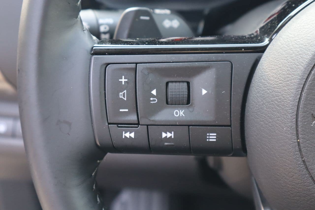 Used 2025 Nissan Pathfinder Platinum FWD image 14
