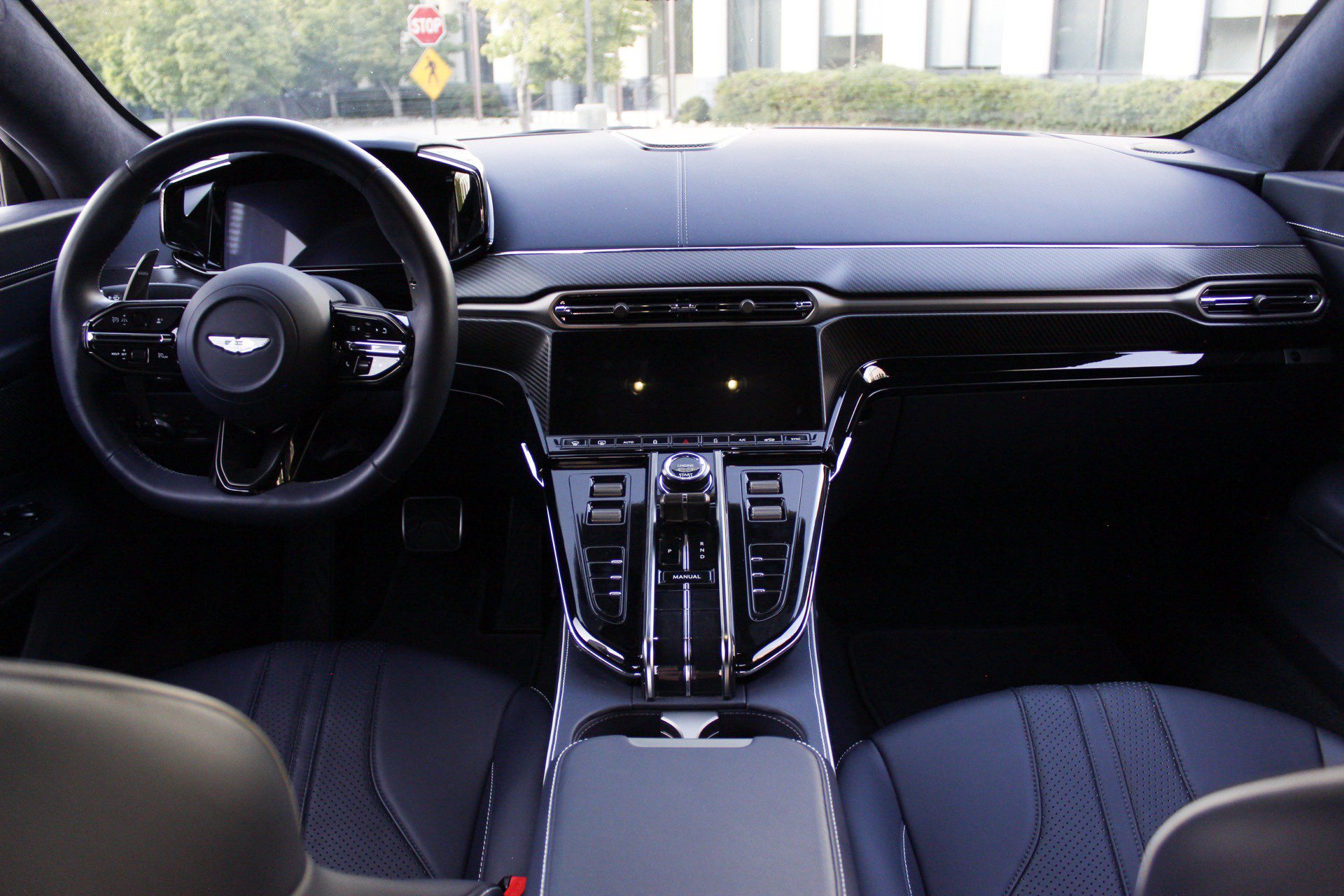 Used 2025 Aston Martin V8 Vantage Coupe RWD image 50