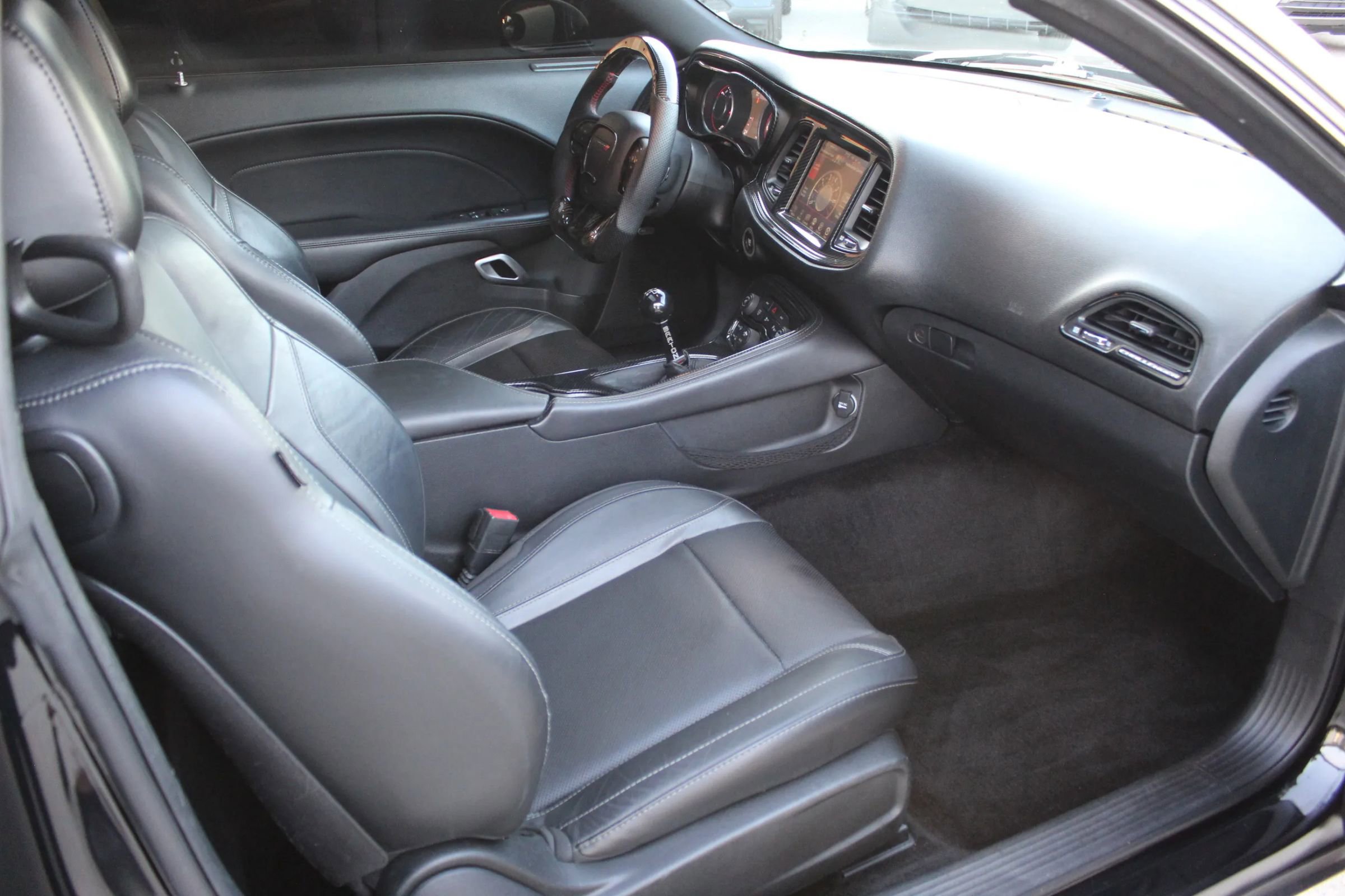 Used 2015 Dodge Challenger R/T Plus RWD image 28