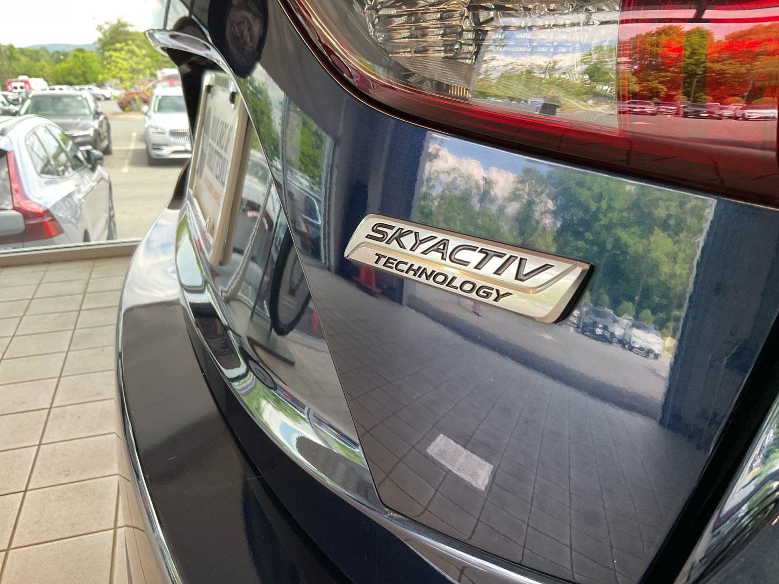 Used 2018 MAZDA MAZDA3 Touring FWD image 17