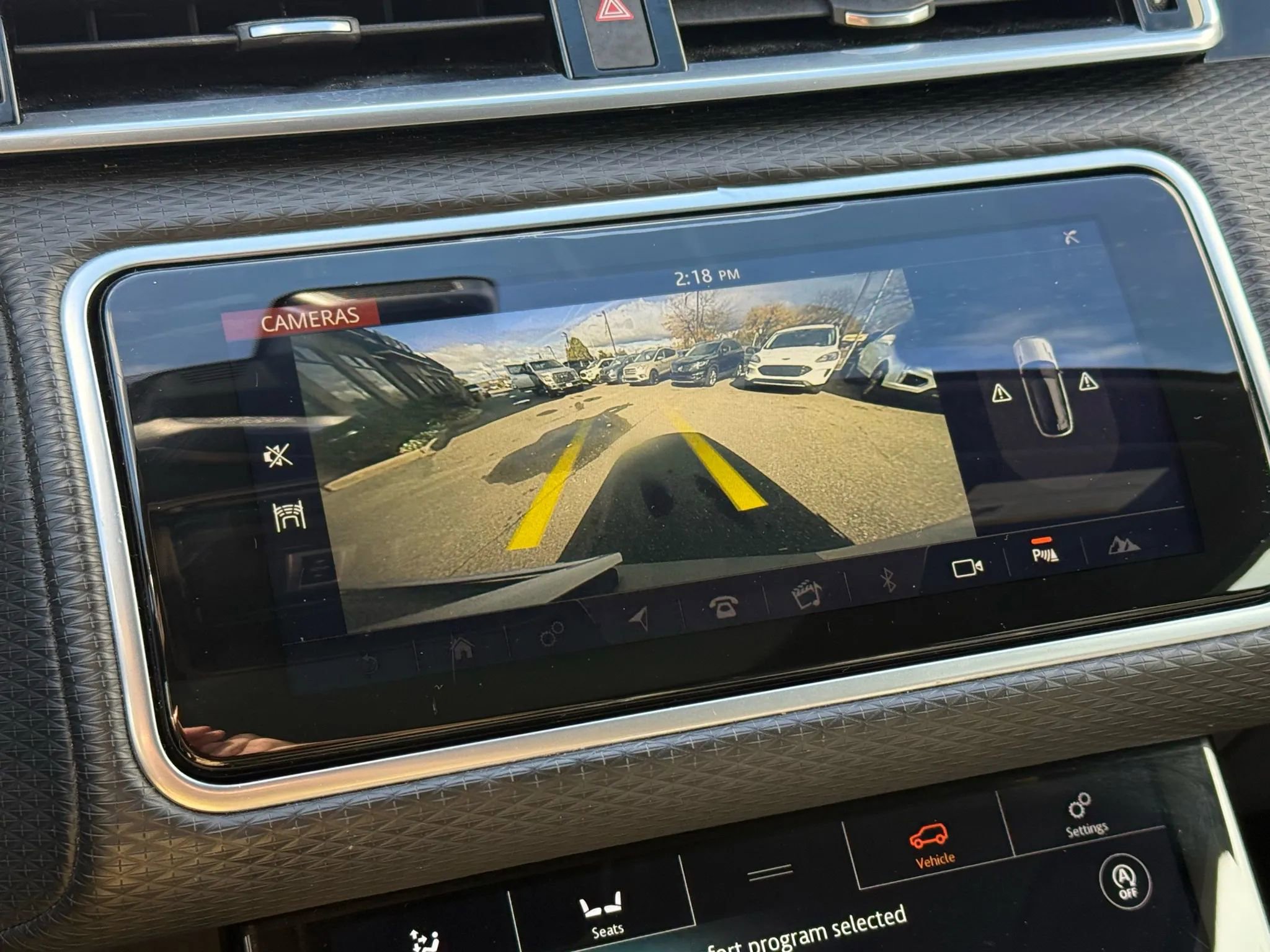 Used 2018 Land Rover Range Rover Velar R-Dynamic SE image 39