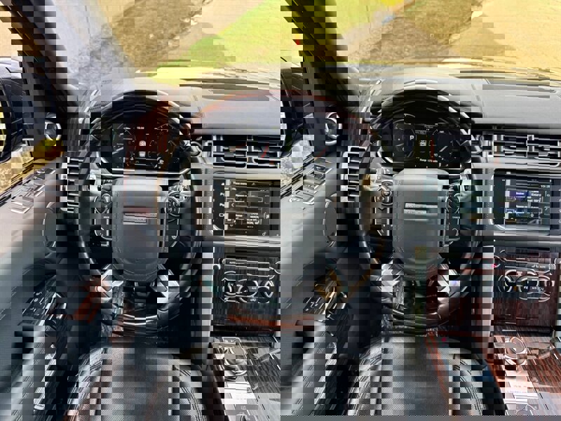 Used 2016 Land Rover Range Rover LWB SV Autobiography image 18