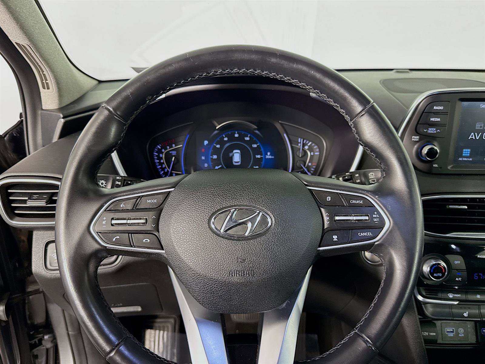 Used 2019 Hyundai Santa Fe Limited image 11