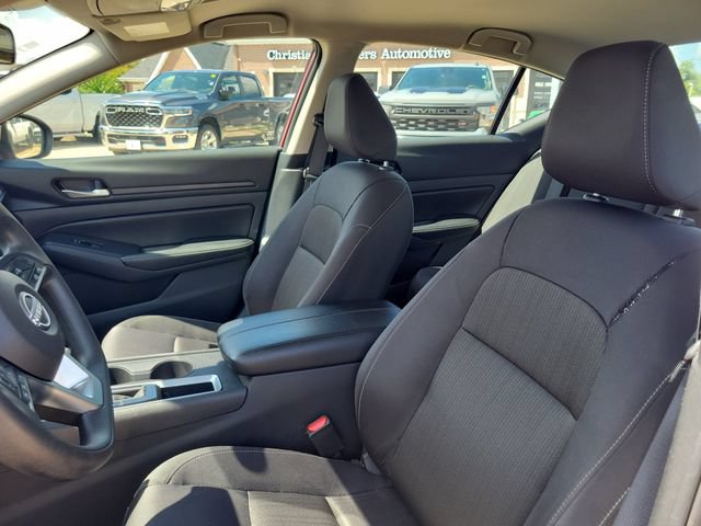 Used 2025 Nissan Altima 2.5 SV FWD image 12