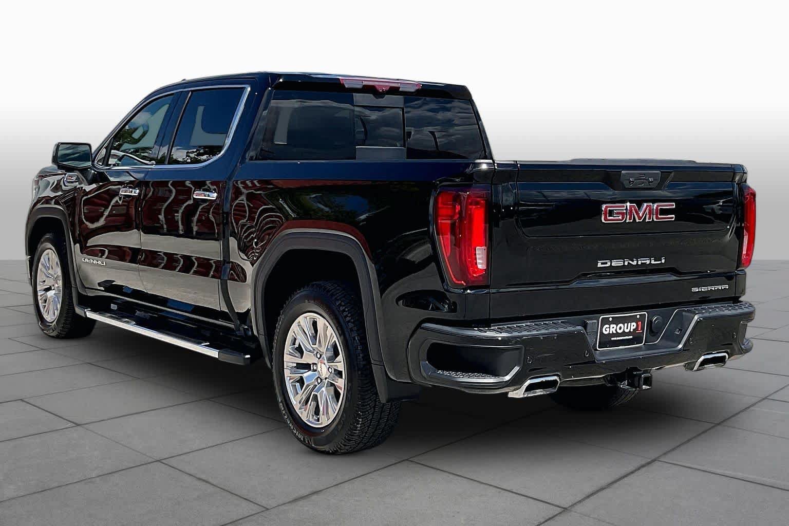Used 2024 GMC Sierra 1500 Denali w/ Technology Package AWD/4WD image 12