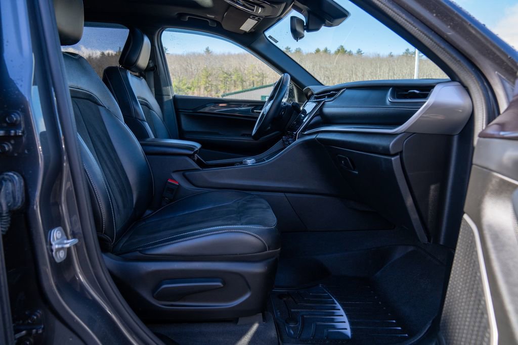 Used 2021 Jeep Grand Cherokee L Laredo image 12