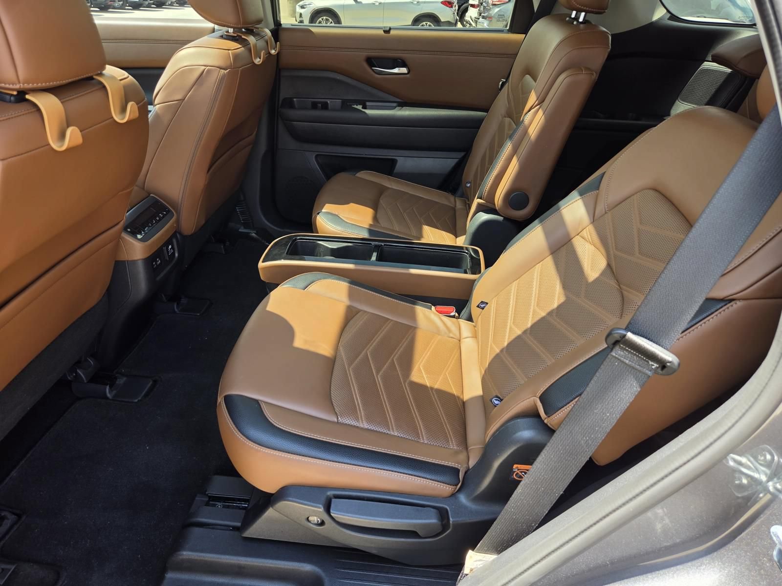 Certified 2024 Nissan Pathfinder Platinum FWD image 18