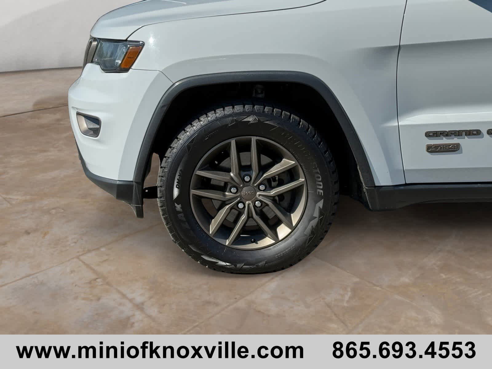 Used 2016 Jeep Grand Cherokee Laredo 75th Anniversary AWD/4WD image 9