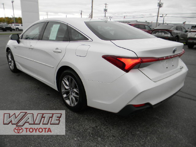 Used 2020 Toyota Avalon XLE w/ Moonroof Package FWD image 4