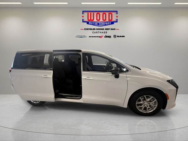 New 2027 Chrysler Pacifica Select FWD image 2