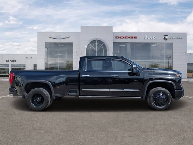 Used 2025 Chevrolet Silverado 3500 High Country w/ High Country Premium Package AWD/4WD image 2