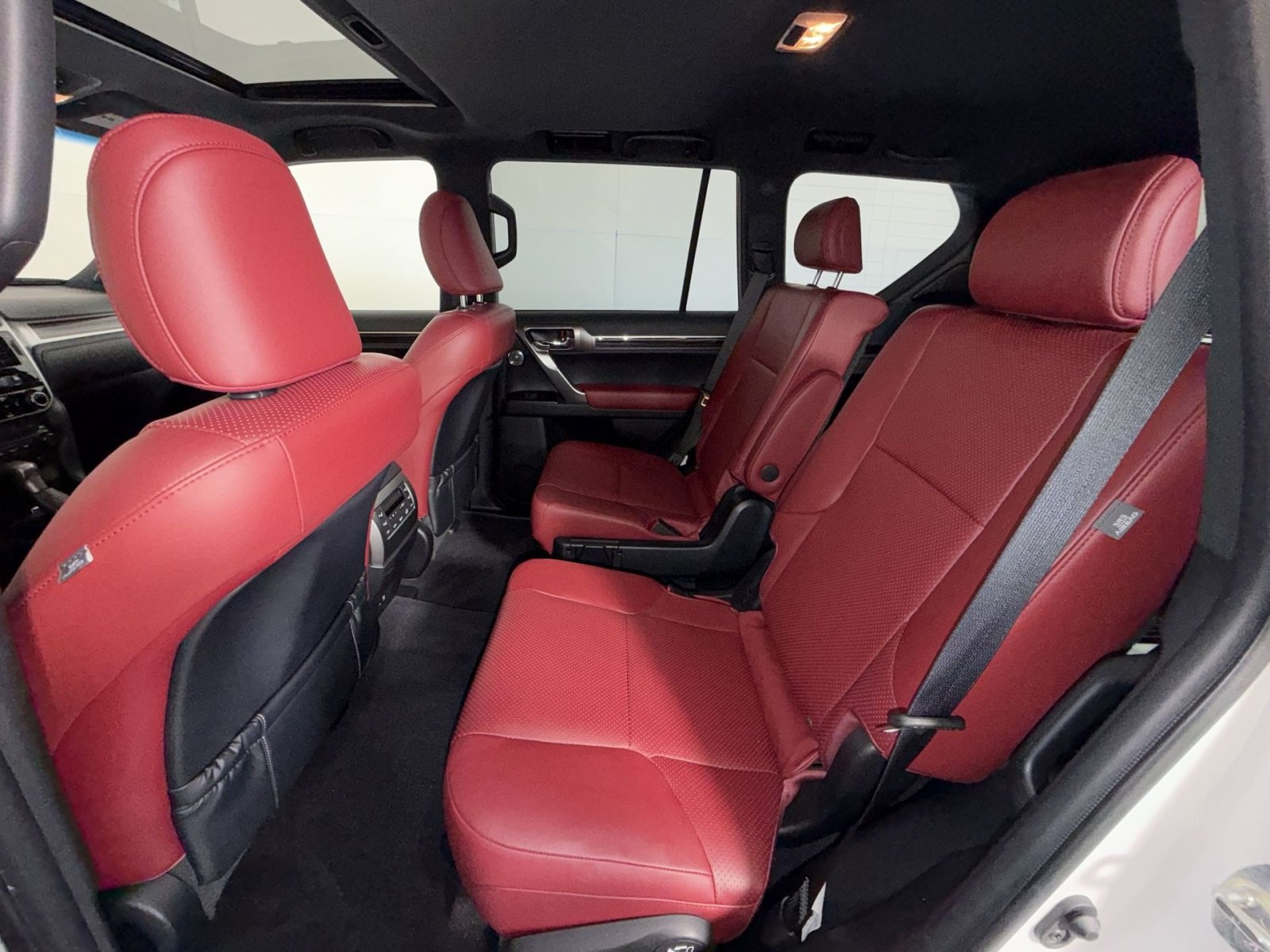 Used 2023 Lexus GX 460 Luxury w/ Sport Design Package AWD/4WD image 25