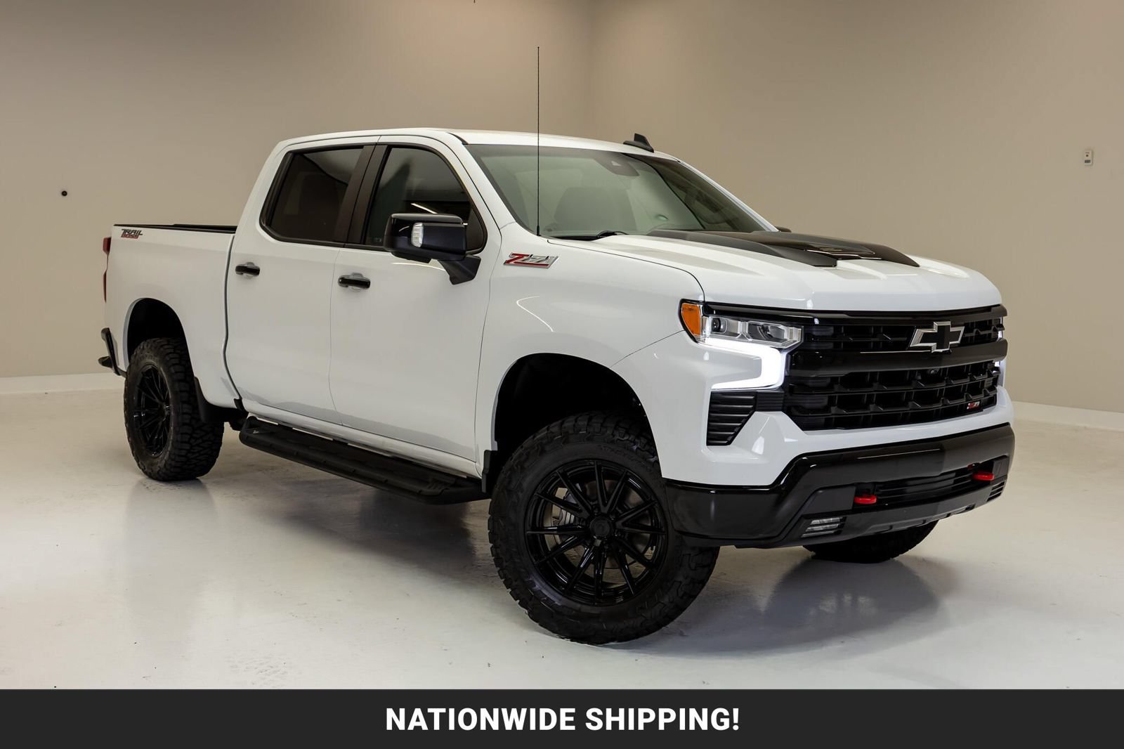 Used 2022 Chevrolet Silverado 1500 LT Trail Boss w/ LT Trail Boss Premium Package AWD/4WD image 1