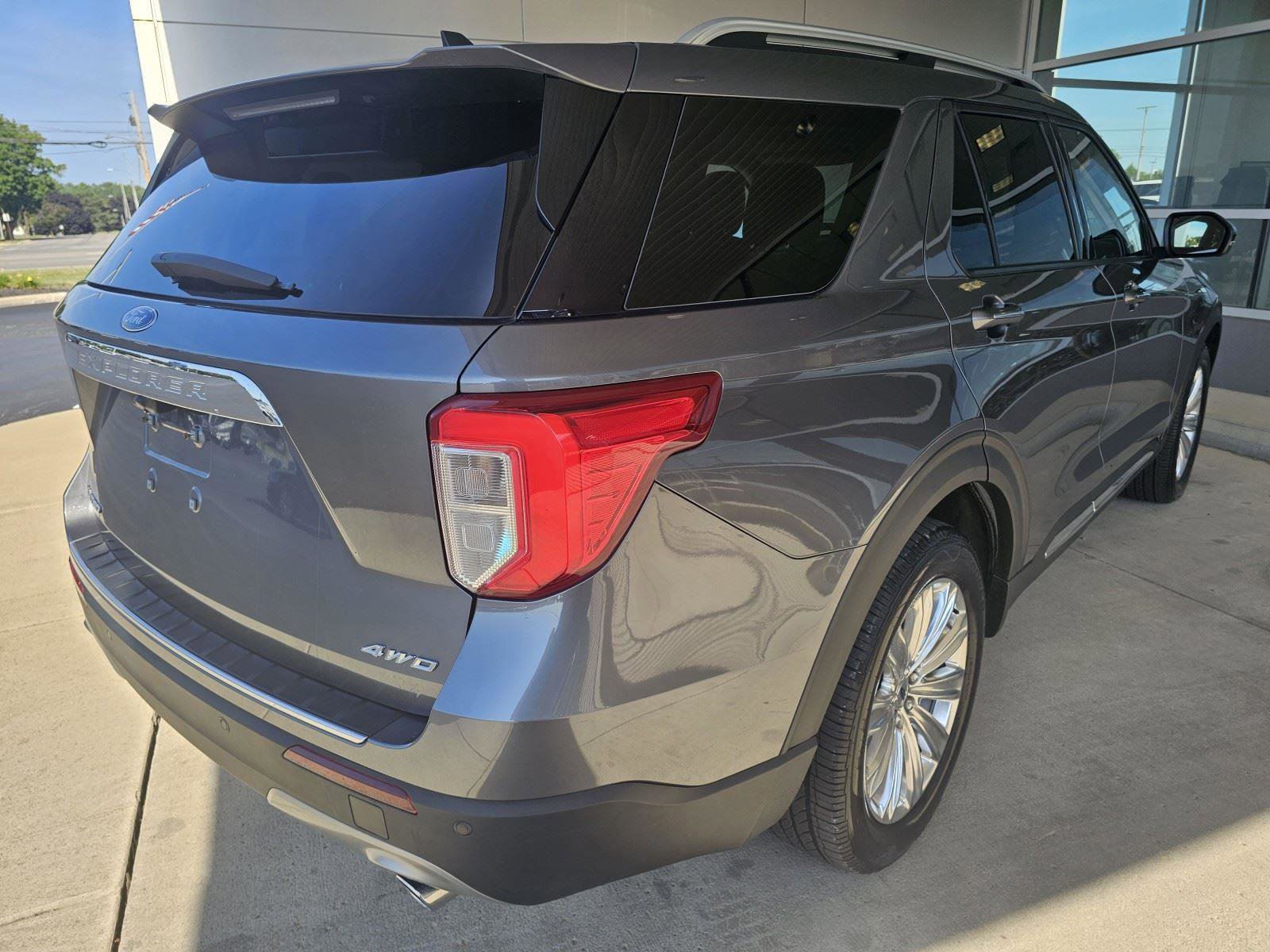 Used 2022 Ford Explorer Limited w/ Equipment Group 301A image 11