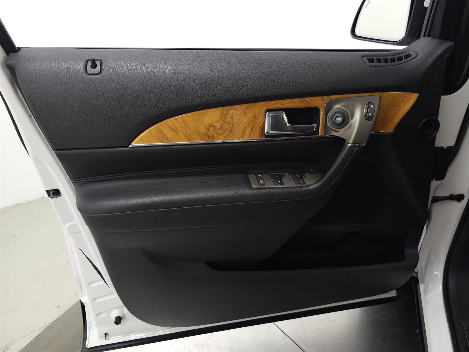 Used 2013 Lincoln MKX AWD image 11