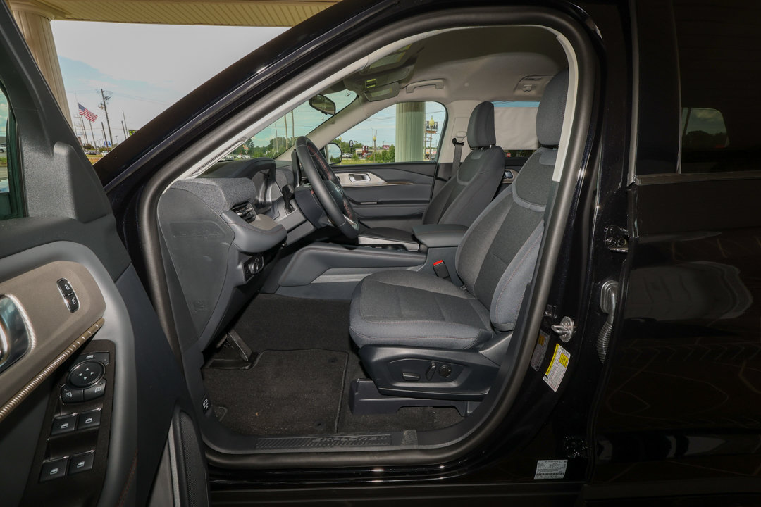 New 2026 Ford Explorer Active RWD image 10