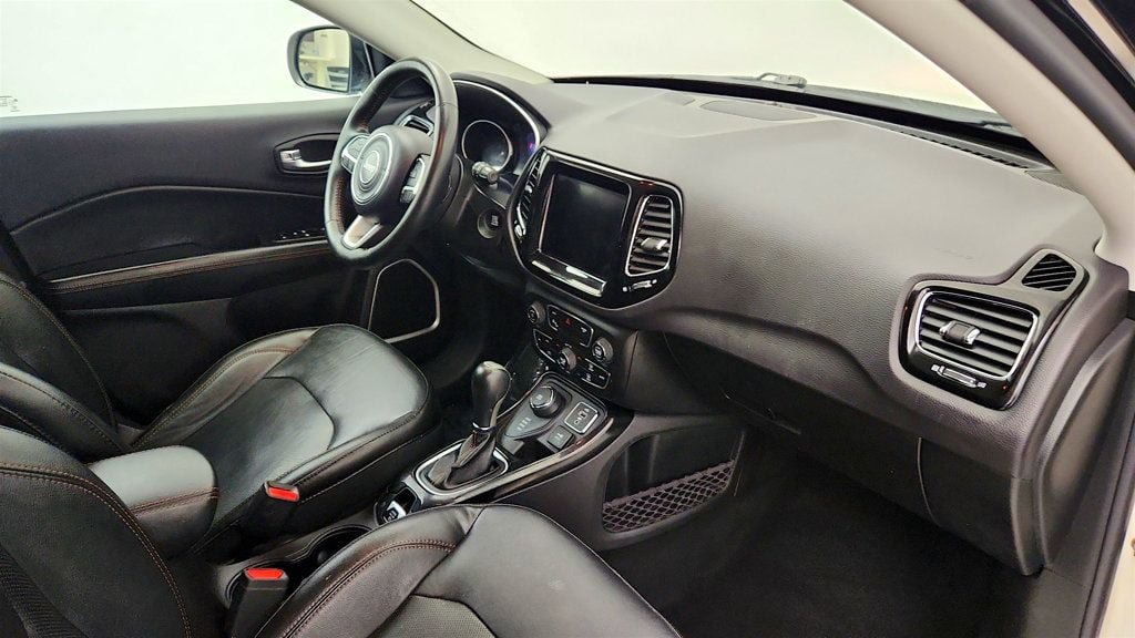 Used 2018 Jeep Compass Limited w/ Navigation Group AWD/4WD image 26