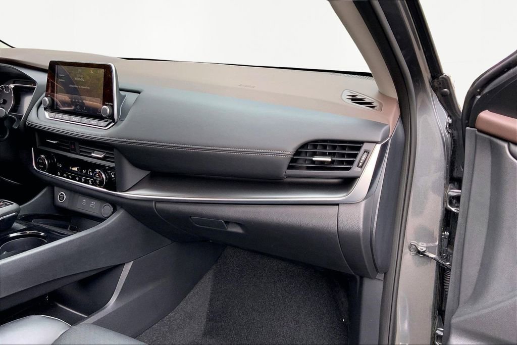 Used 2023 Nissan Rogue SV w/ SV Premium B Package image 18