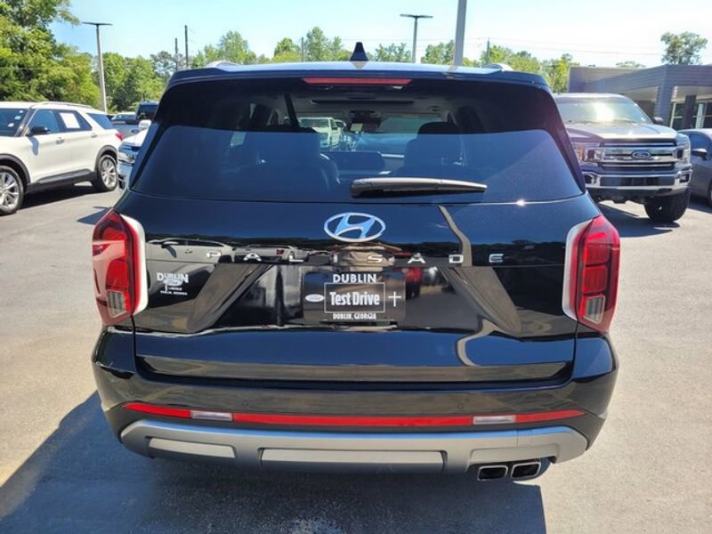 Used 2024 Hyundai Palisade Limited image 11