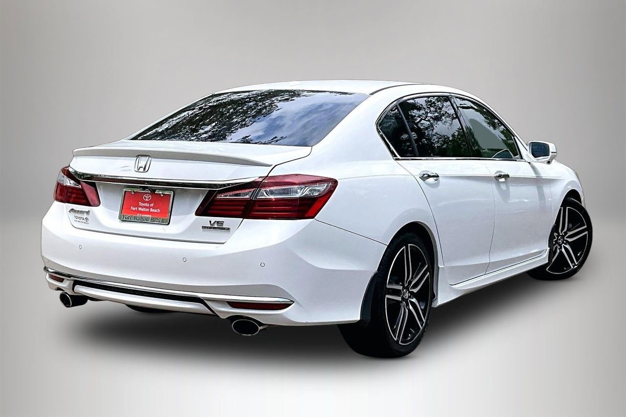 Used 2016 Honda Accord Touring image 4