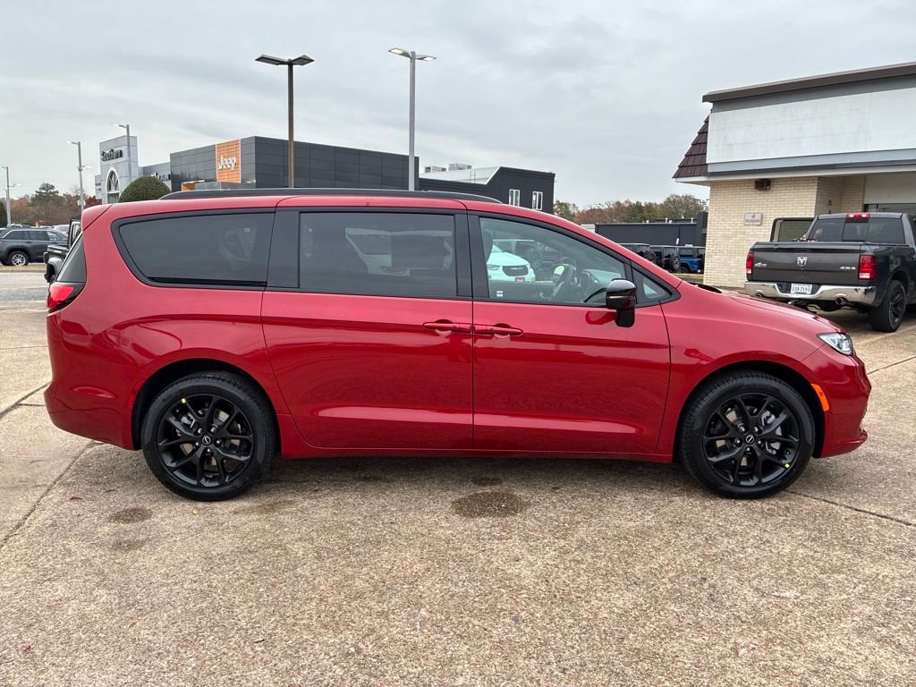 New 2026 Chrysler Pacifica Select AWD/4WD image 7