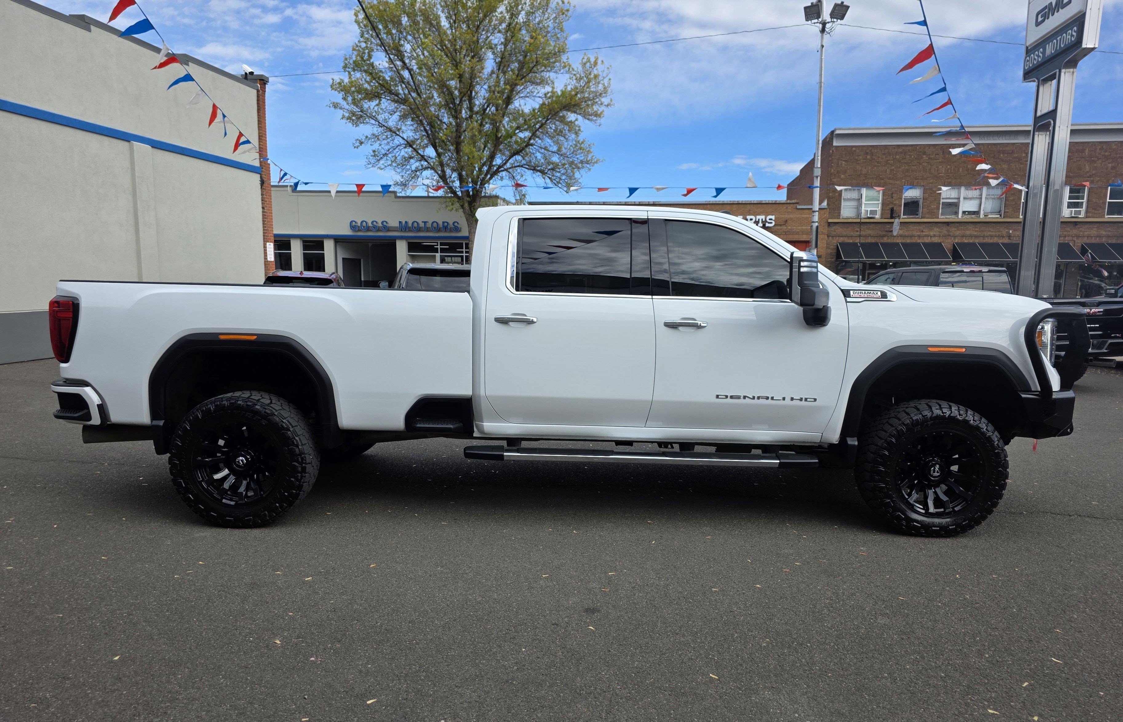 Used 2022 GMC Sierra 3500 Denali w/ Denali Ultimate Package image 9
