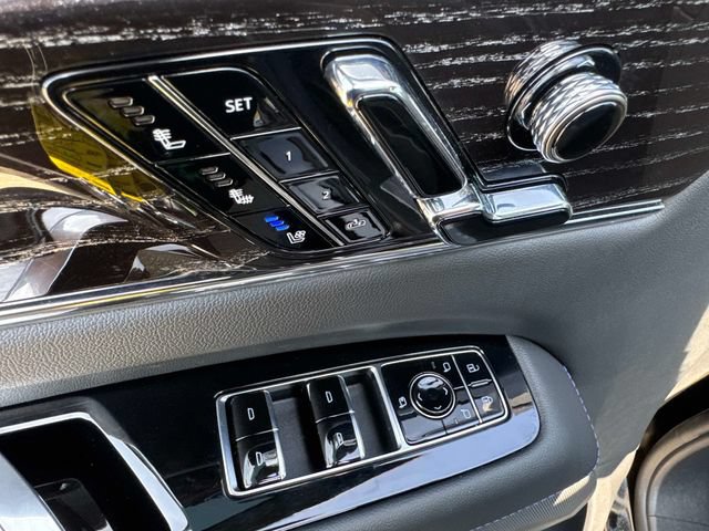 Certified 2025 Cadillac Escalade IQ Sport 1 w/ LPO, ONYX Package AWD/4WD image 28