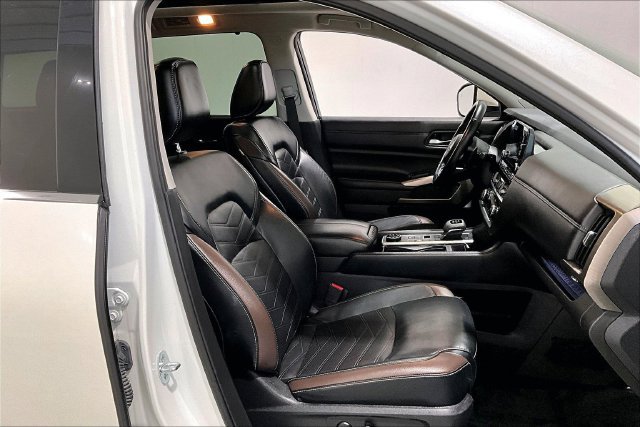 Used 2023 Nissan Pathfinder Platinum AWD/4WD image 36