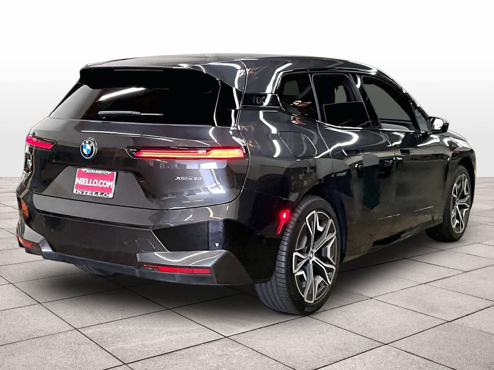 Used 2024 BMW iX xDrive50 w/ Sport Package AWD/4WD image 15