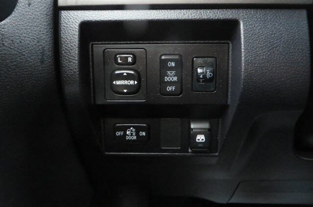 Used 2017 Toyota Tundra SR5 w/ SR5 Upgrade Package image 20