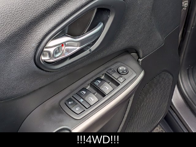 Used 2019 Jeep Cherokee Latitude Plus w/ Cold Weather Group AWD/4WD image 16