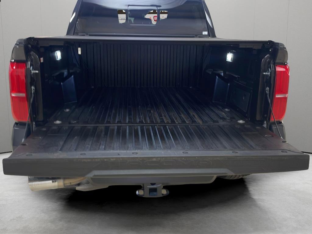 Used 2025 Toyota Tacoma Limited AWD/4WD image 10