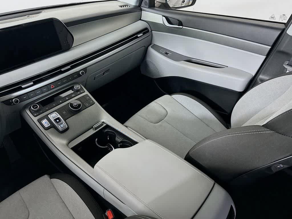 Used 2025 Hyundai Palisade SE FWD image 11