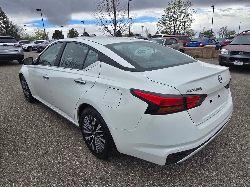 Used 2025 Nissan Altima 2.5 SV image 2