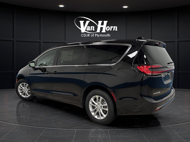 New 2026 Chrysler Pacifica Select AWD/4WD image 3