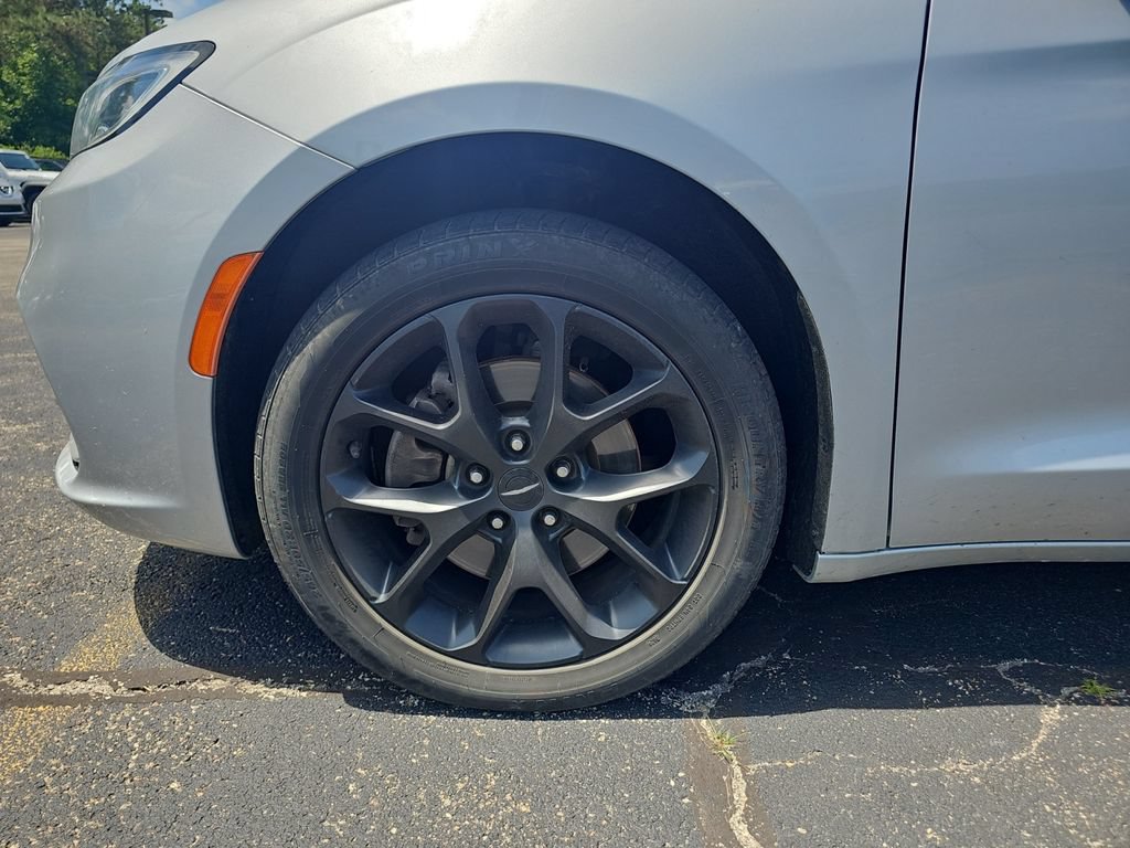 Certified 2023 Chrysler Pacifica Touring-L w/ S Appearance Package AWD/4WD image 38