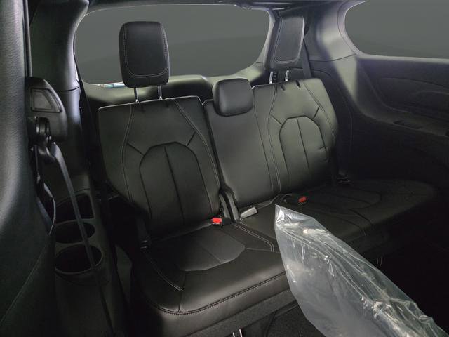 New 2026 Chrysler Pacifica Select image 32