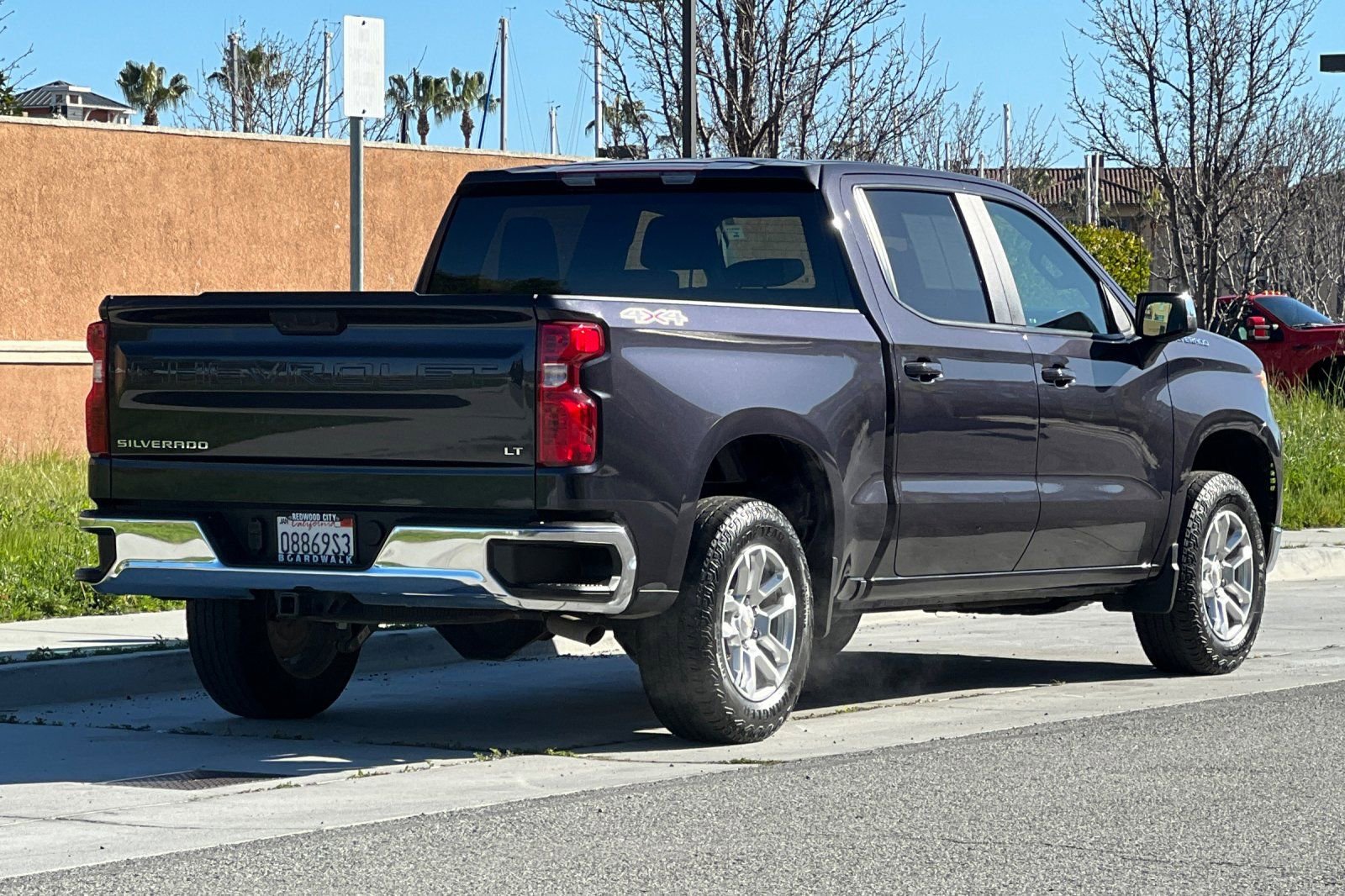 Used 2022 Chevrolet Silverado 1500 LT AWD/4WD image 4