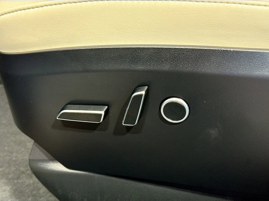 Used 2023 Tesla Model X image 27