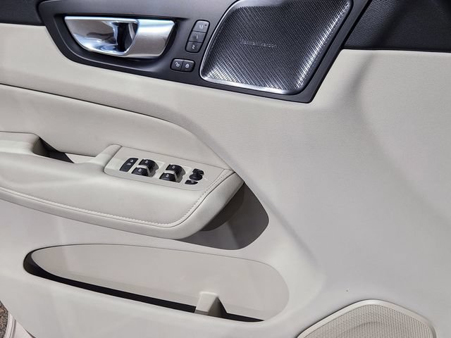 New 2026 Volvo XC60 B5 Ultra w/ Protection Package Premier AWD/4WD image 9