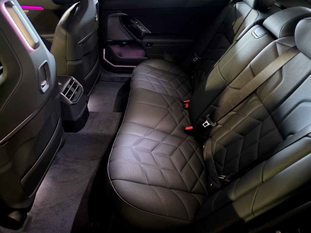 New 2027 BMW 740i w/ Executive Package RWD image 12
