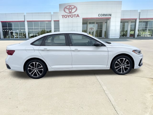 Used 2025 Volkswagen Jetta Sport FWD image 6