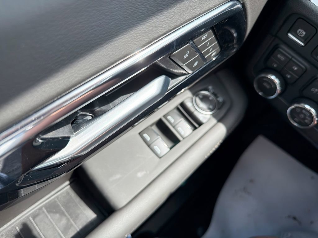 New 2026 Chevrolet Suburban Premier w/ Sun And Tow Package AWD/4WD image 18