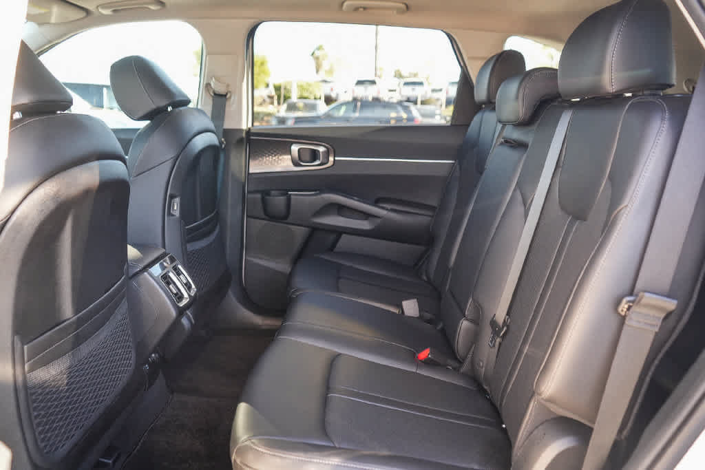 Certified 2023 Kia Sorento S w/ Panoramic Sunroof Package FWD image 18