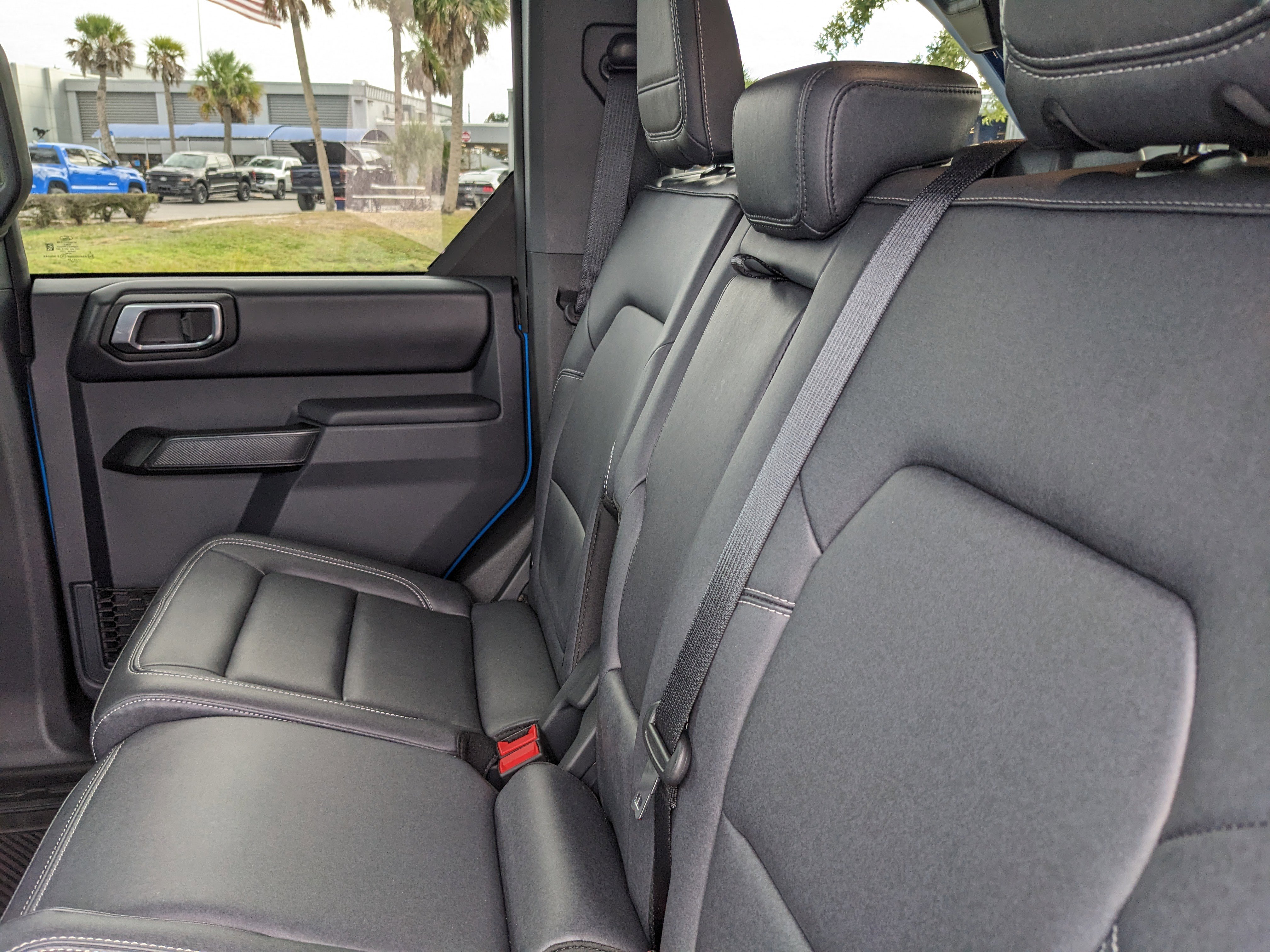 Used 2025 Ford Bronco Badlands image 19