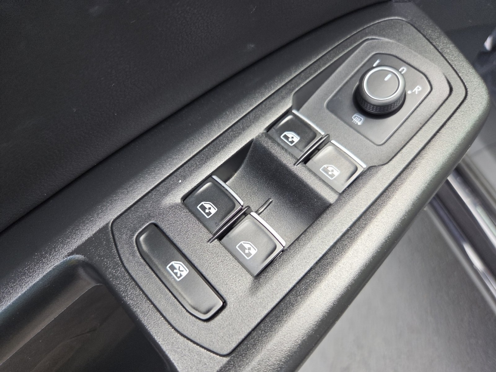 Used 2019 Volkswagen Atlas SE w/ Towing Package AWD/4WD image 30