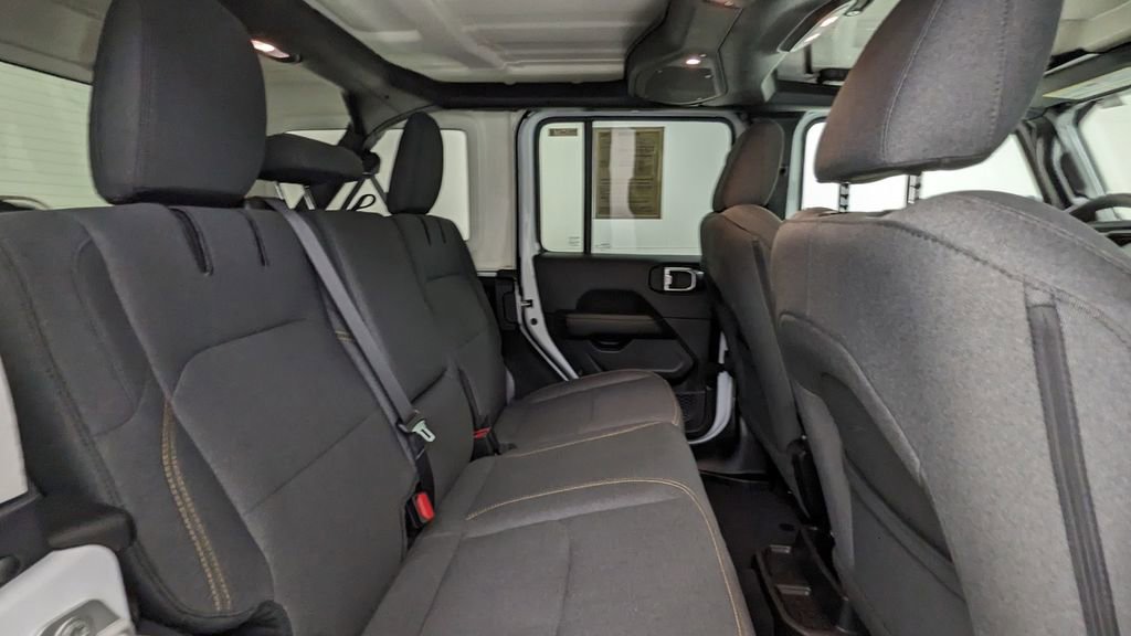 Used 2025 Jeep Wrangler Unlimited Sahara AWD/4WD image 34