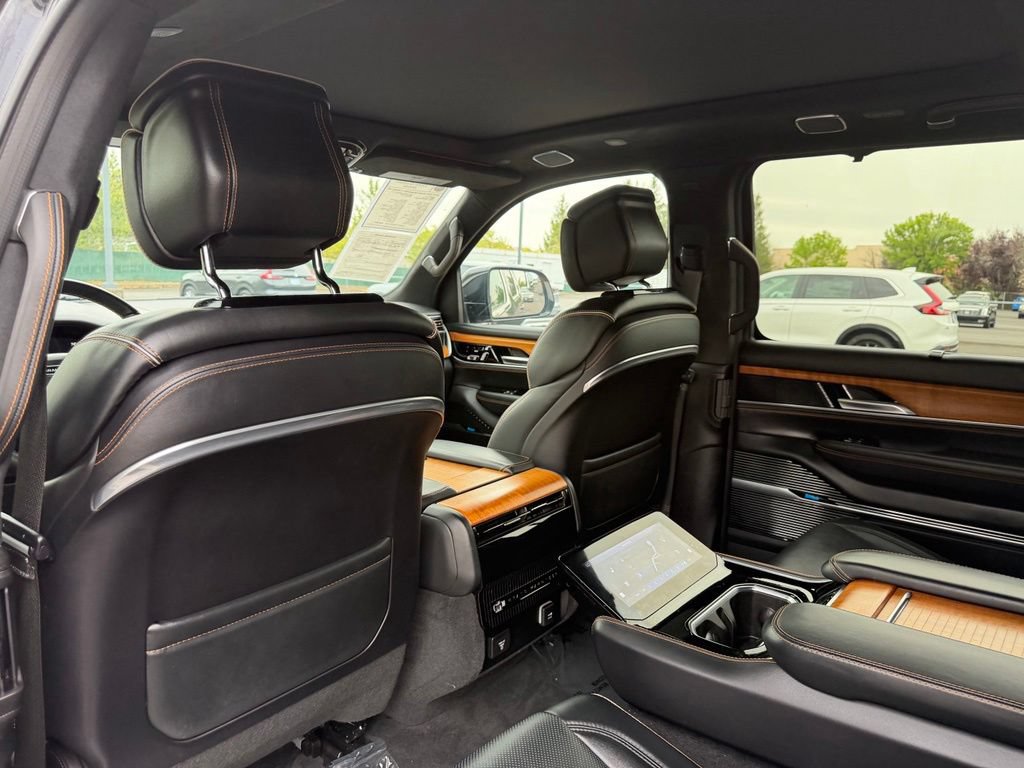 Used 2024 Jeep Grand Wagoneer L Series III AWD/4WD image 30
